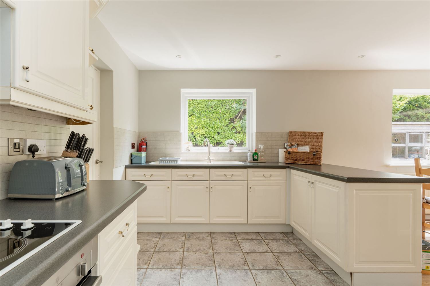 Well equipped with all you should need to cook a great meal whilst enjoying time with the family